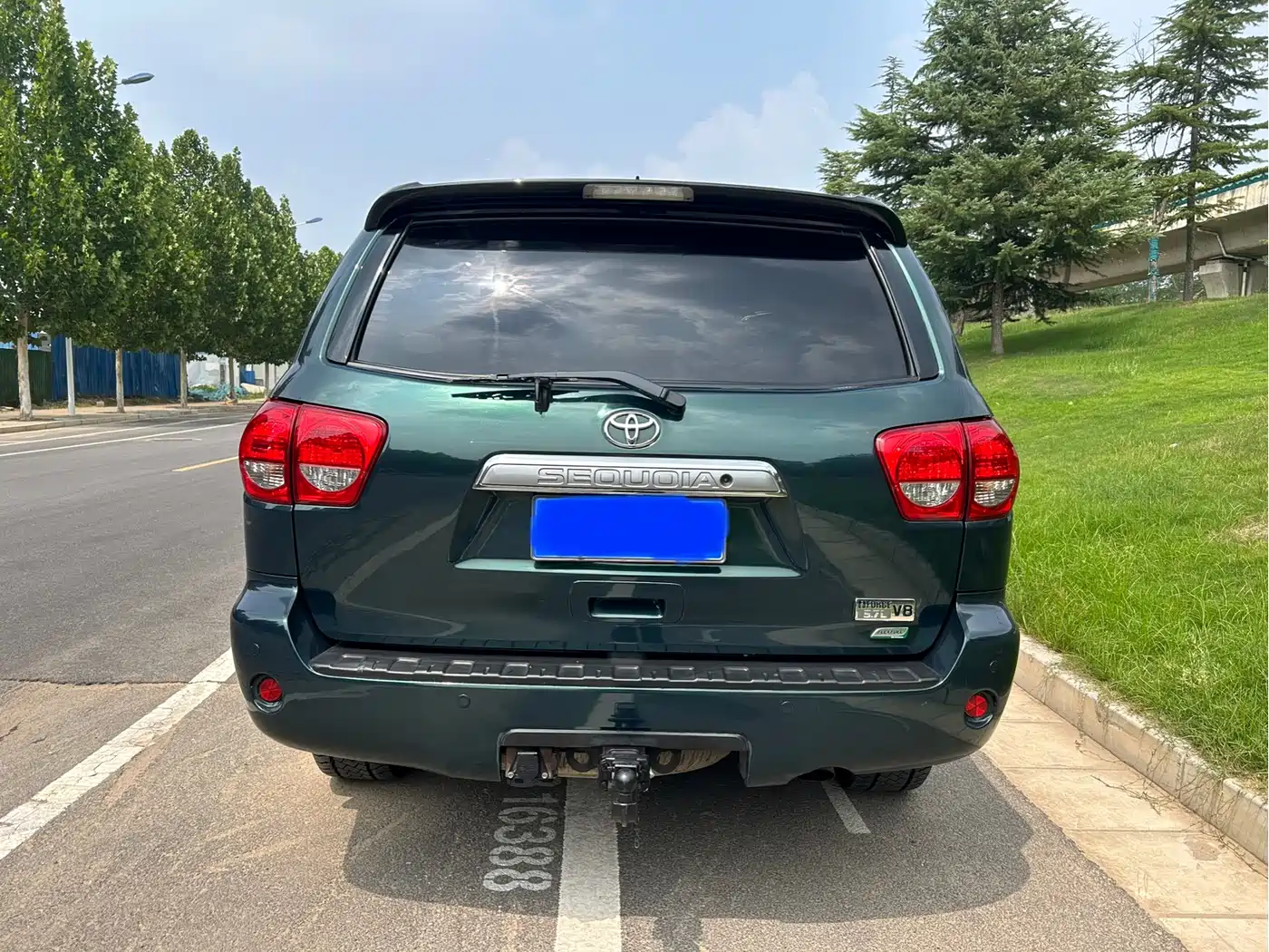 Toyota Sequoia 2010 5.7 Platinum Edition фото 7