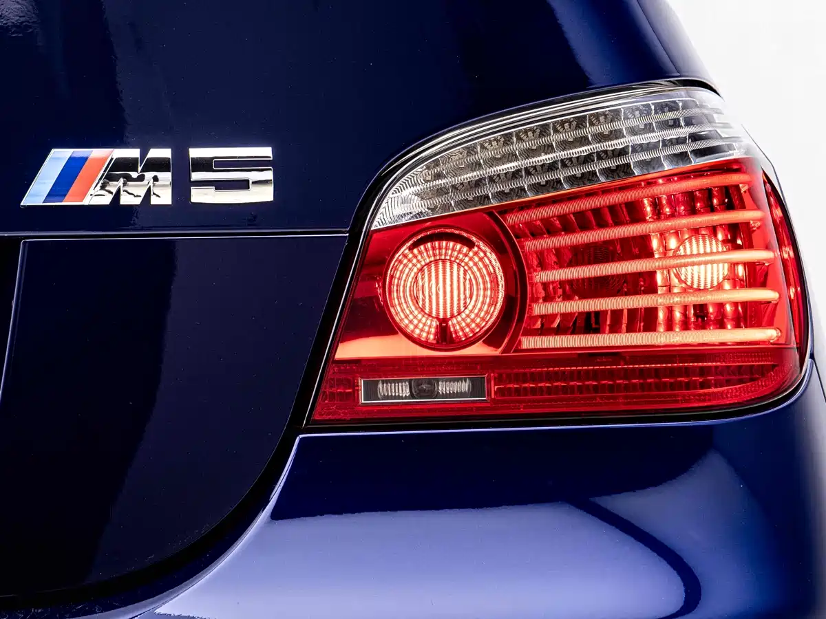 BMW M5 2005 Model M5 фото 8
