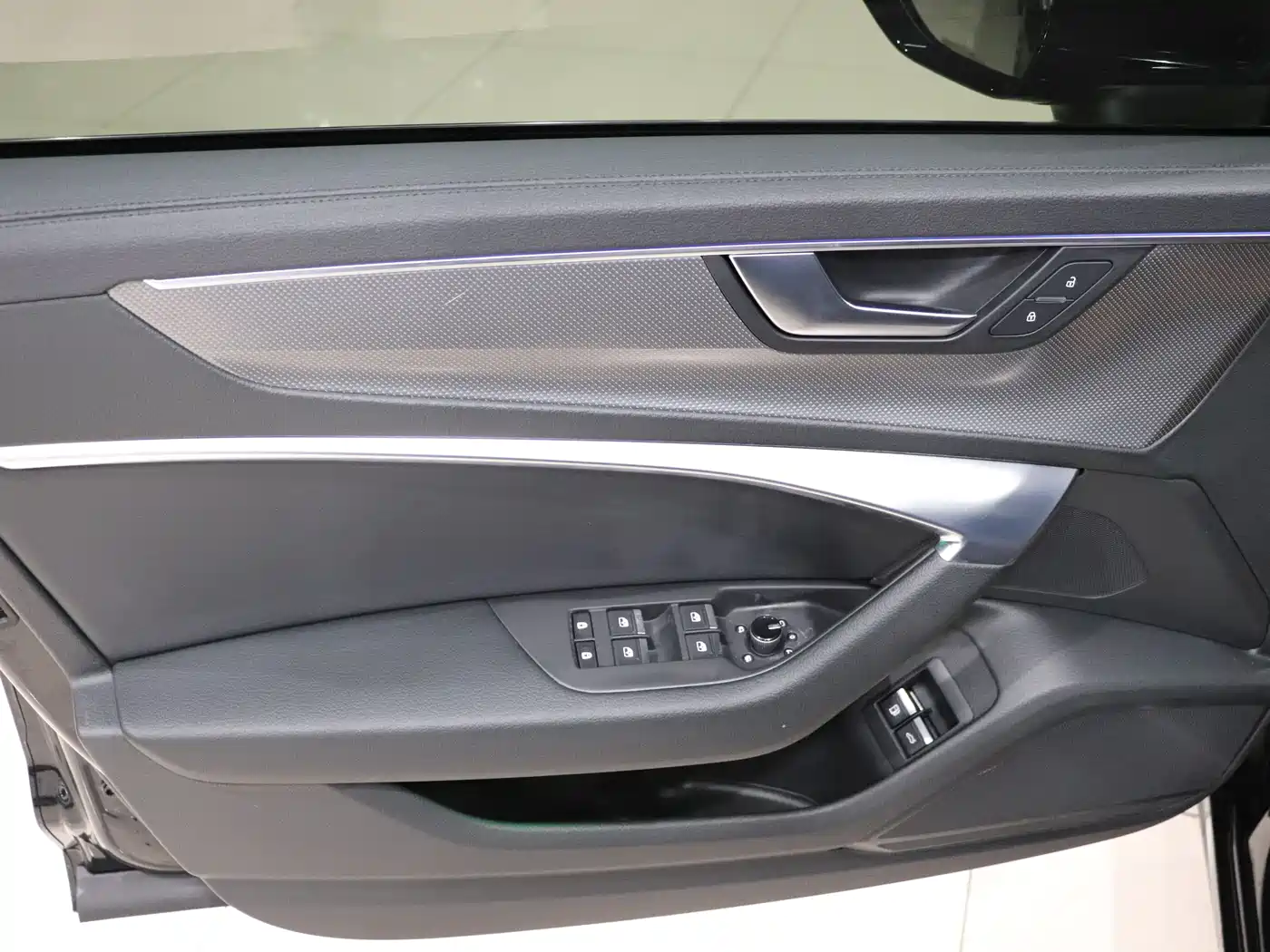 Audi A6L New Energy 2020 55 TFSI e quattro фото 5