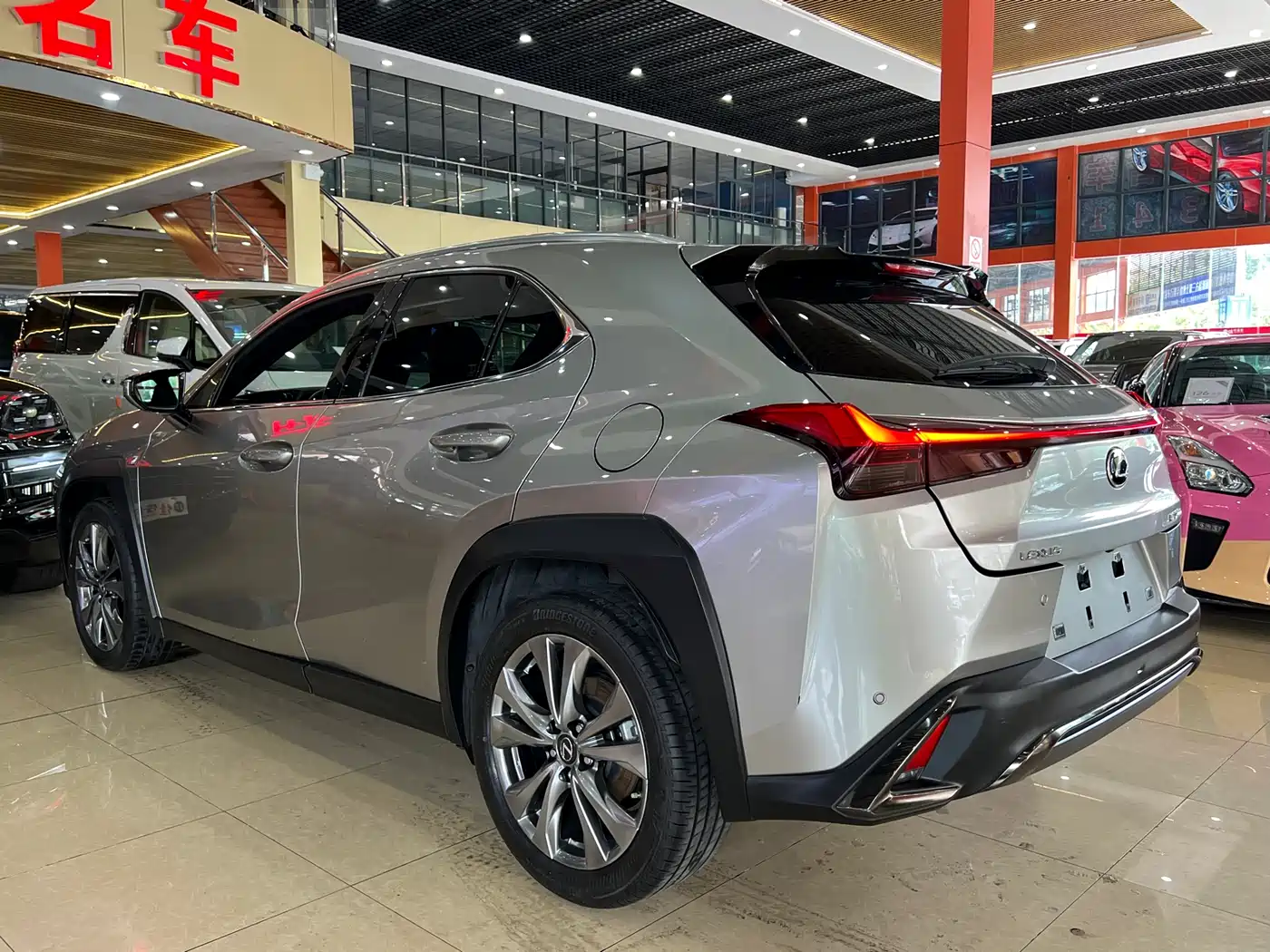 Lexus UX 2019 200 F SPORT Edition фото 6