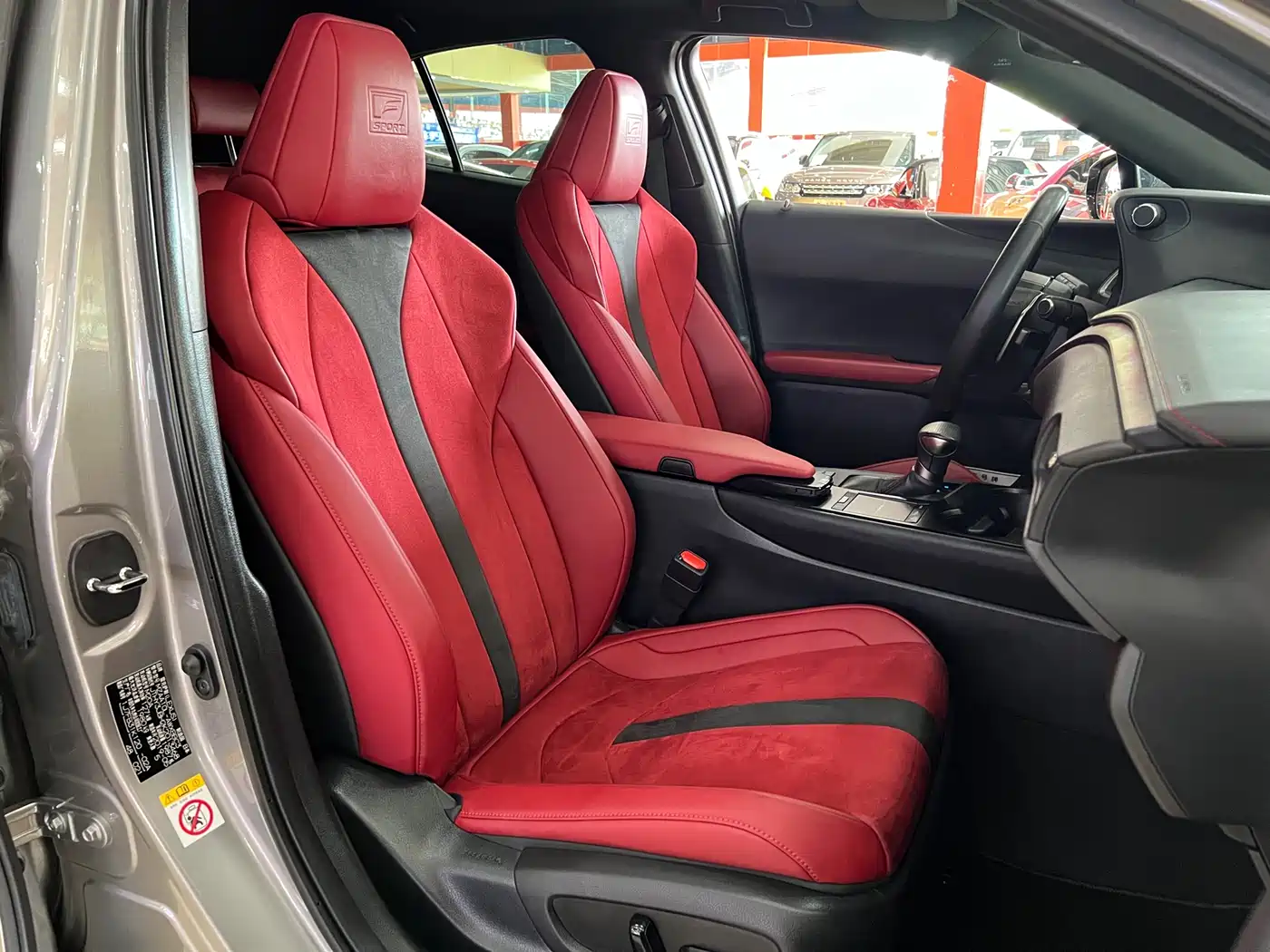 Lexus UX 2019 200 F SPORT Edition фото 15