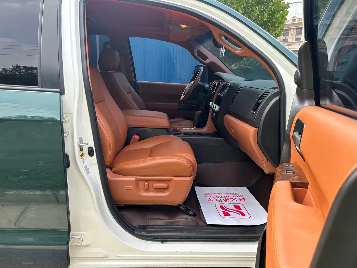Toyota Sequoia 2010 5.7 Platinum Edition фото 10