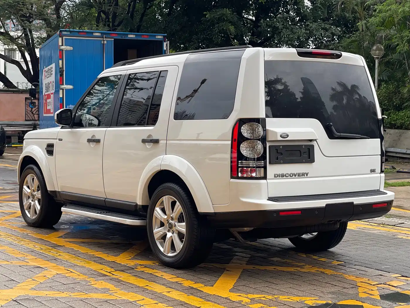 Land Rover Discovery 2014 3.0 SC V6 SE фото 22