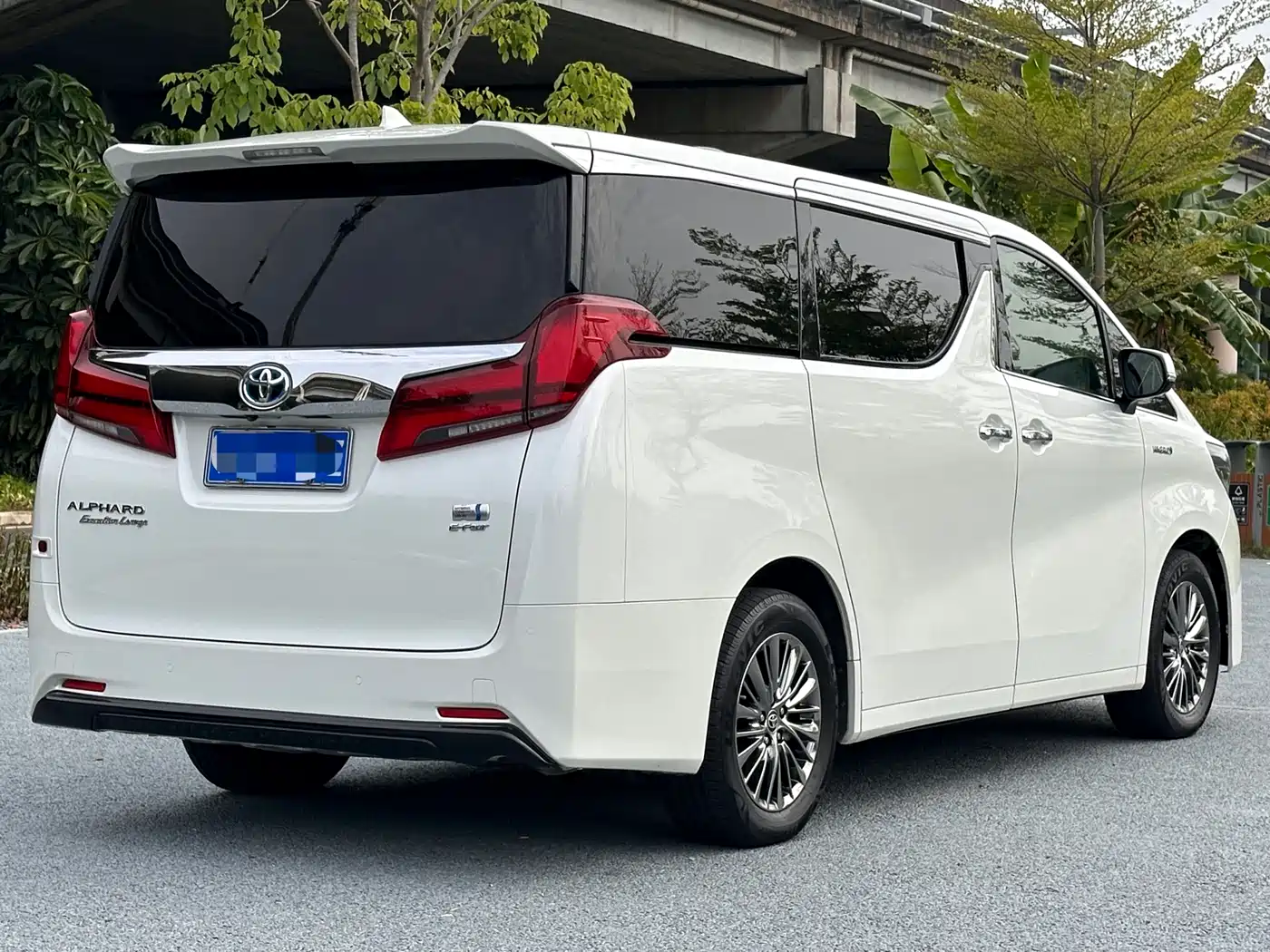 Toyota Alphard 2020 Hybrid 2.5L Premium Edition фото 4