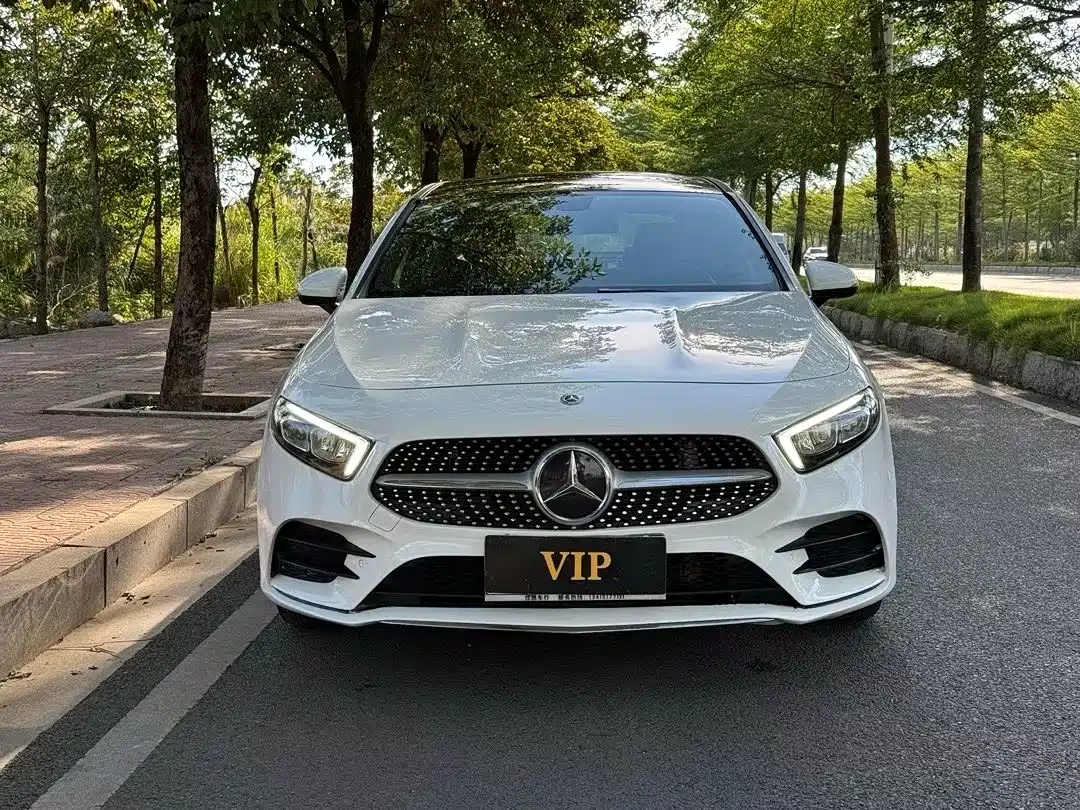 Mercedes-Benz A-Class 2019 A 200 L Sport Sedan фото 2