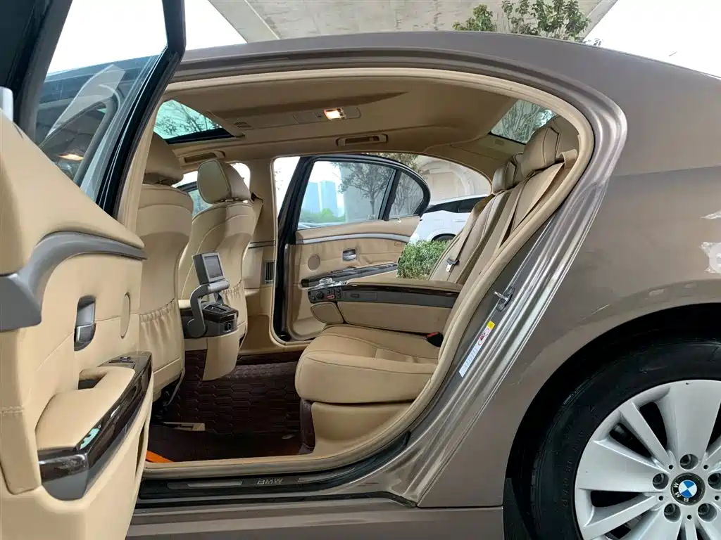 BMW 7 Series 2008 Model 730Li Leading фото 15