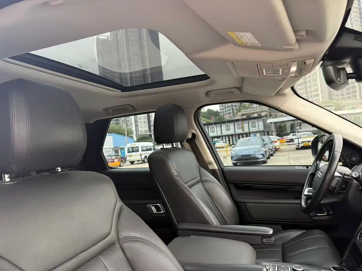 Land Rover Discovery 2017 3.0 SC V6 SE фото 14