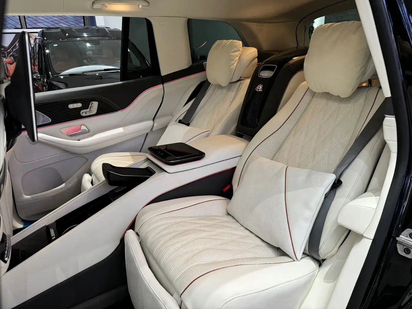 Mercedes-Benz GLS 2024 Model GLS 450 4MATIC Luxury фото 16