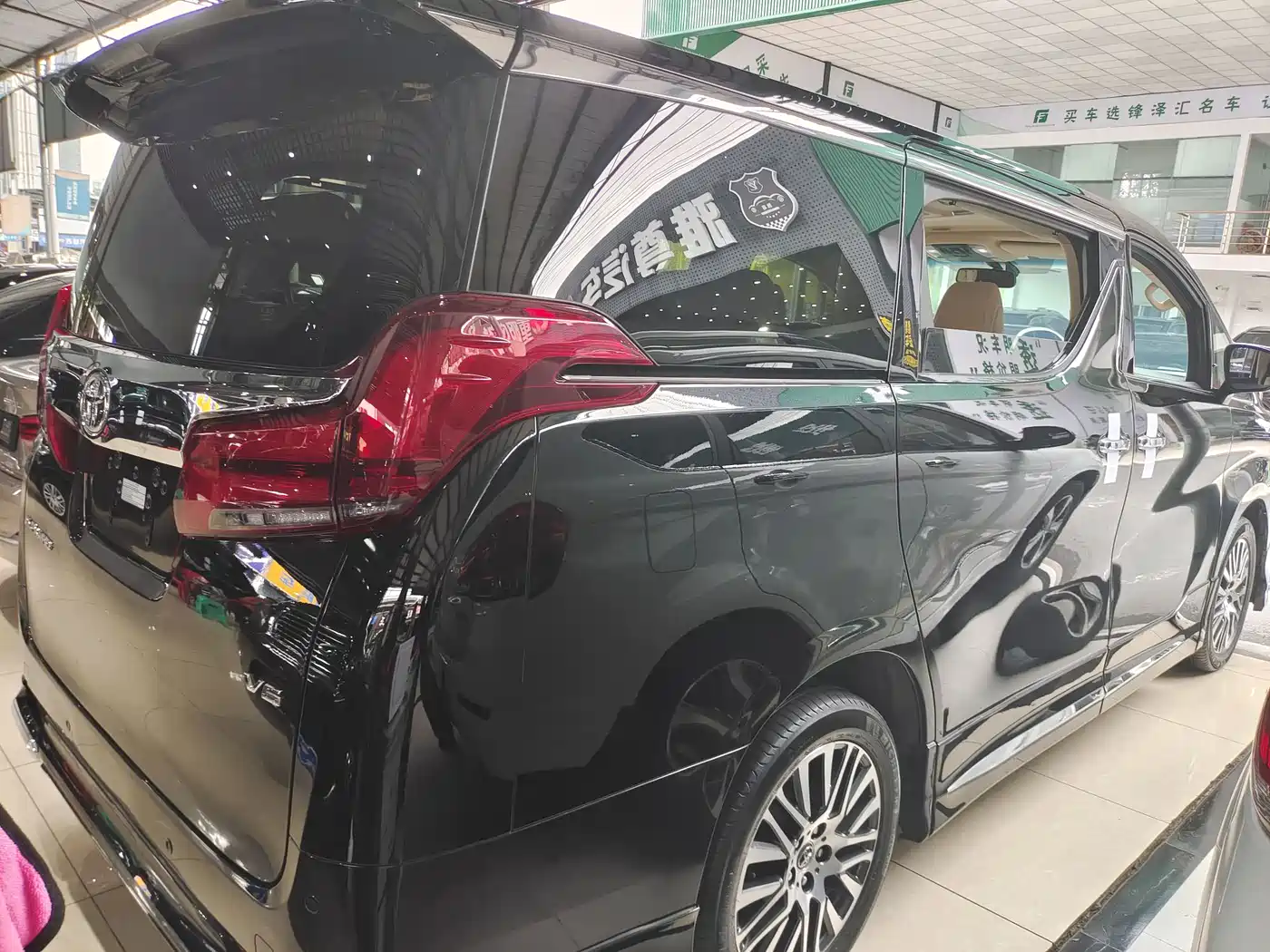 Toyota Alphard 2018 3.5L Premium фото 9