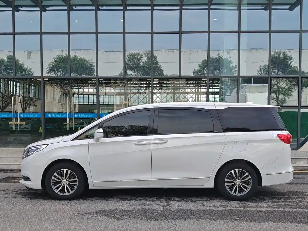 Buick GL8 2018 ES 28T Flagship Type China VI фото 3