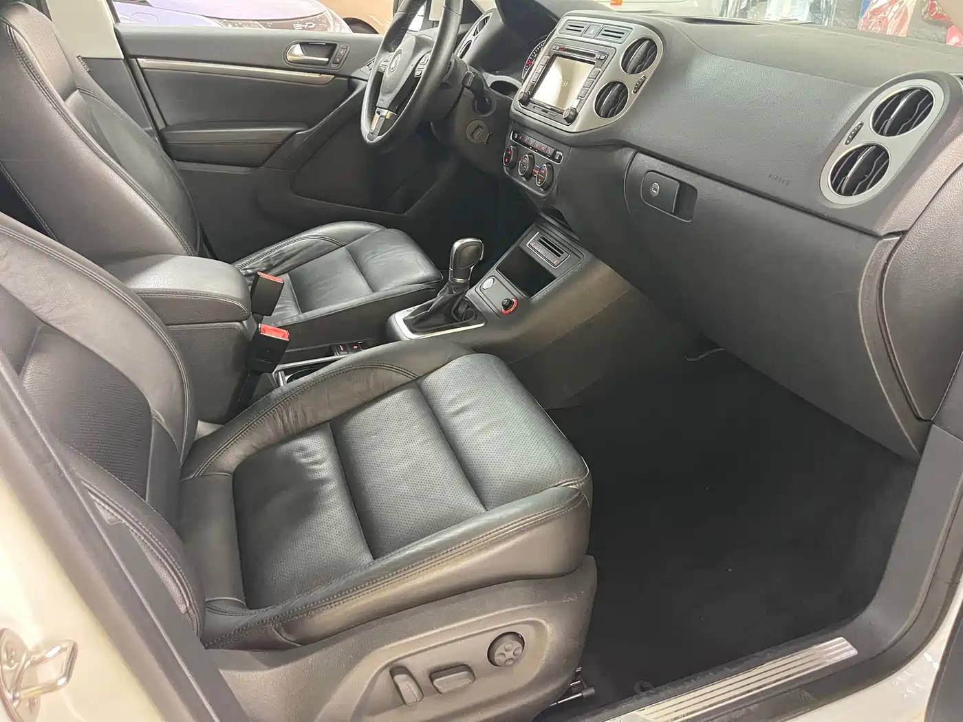 Volkswagen Tiguan 2015 2.0TSI Automatic 4WD Luxury фото 15