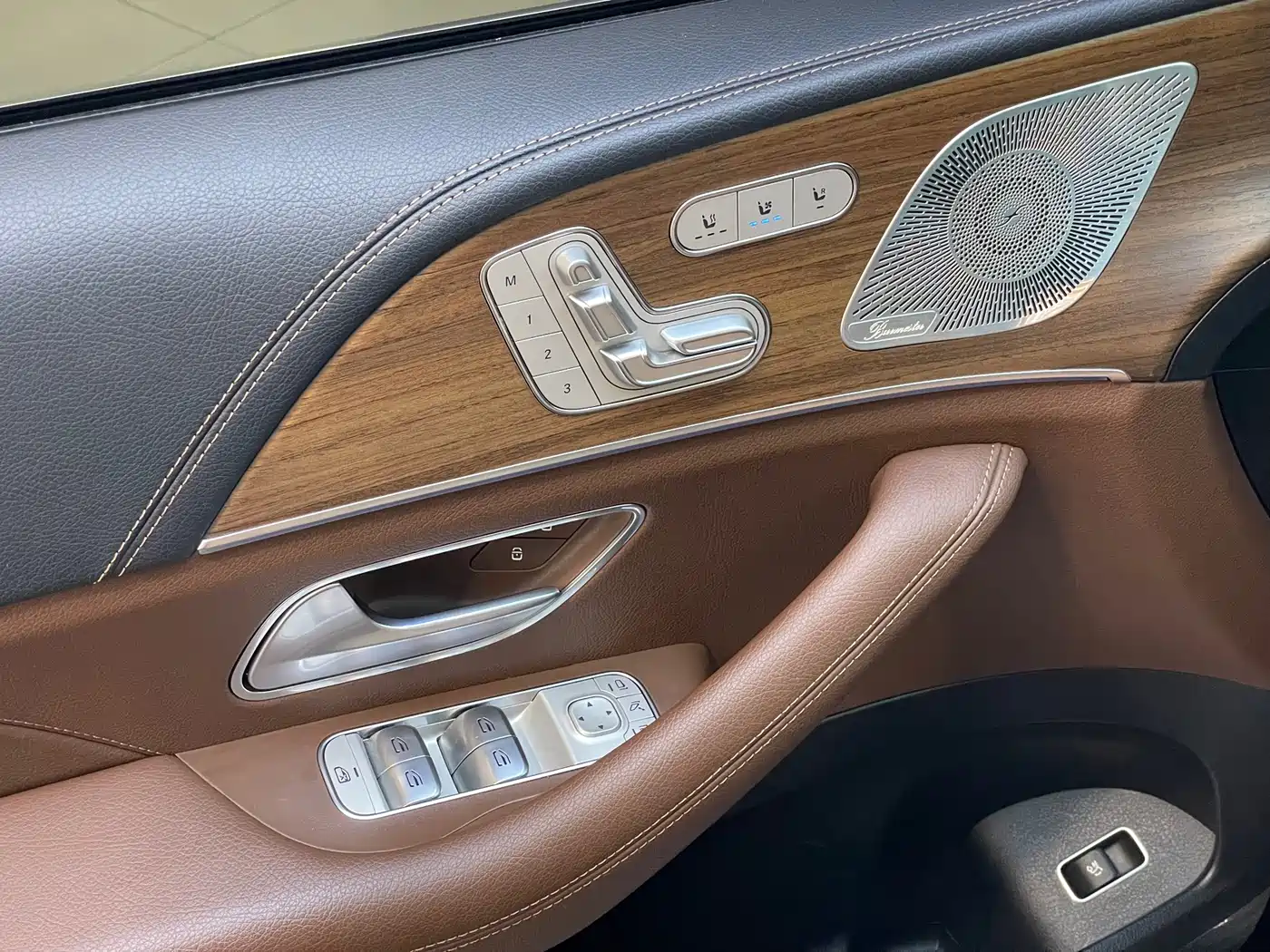 Mercedes-Benz GLS 2024 Model GLS 450 4MATIC Luxury фото 30