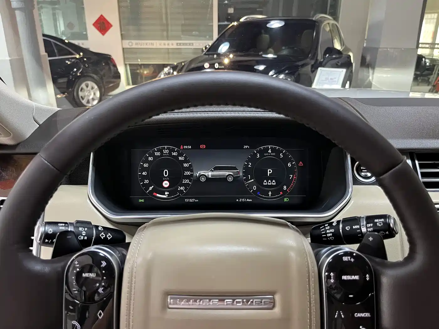 Land Rover Range Rover 2020 3.0 L6 Heritage Extended Edition фото 8