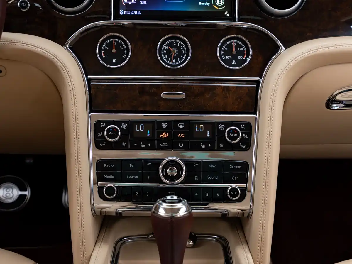 Bentley Mulsanne 2017 6.8T Long Wheelbase фото 9