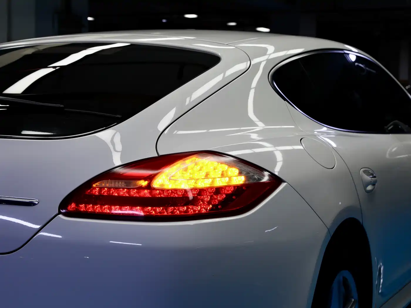 Porsche Panamera 2010 Panamera 4 3.6L фото 5