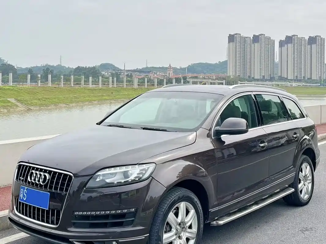 Audi Q7 2011 3.0 TFSI Technology (200kW)