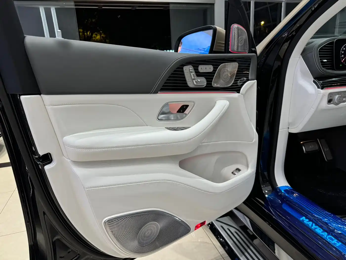 Mercedes-Benz GLS 2024 Model GLS 450 4MATIC Luxury фото 7