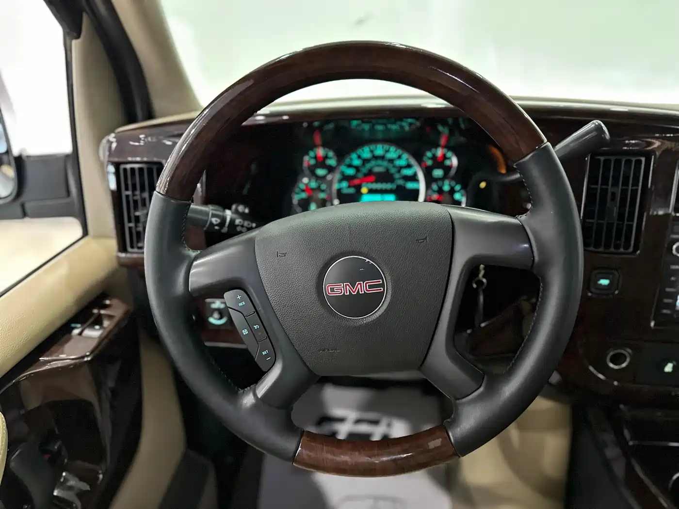 GMC Savana 2013 2013 5.3L Supreme Leader Edition