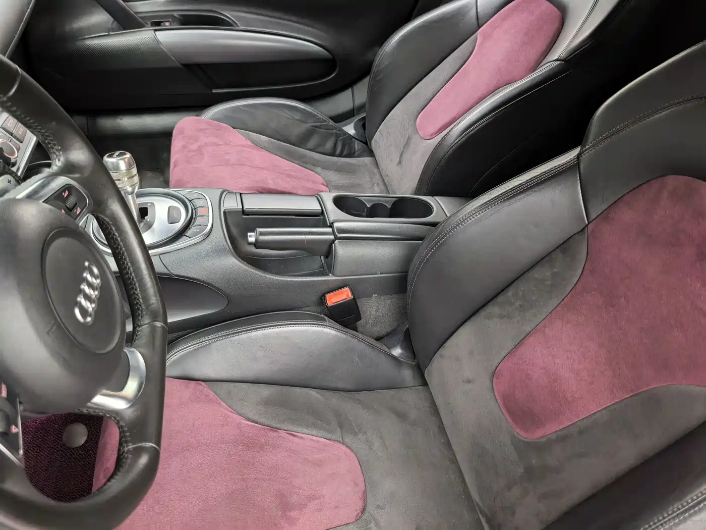 Audi R8 2010 5.2 FSI quattro фото 19