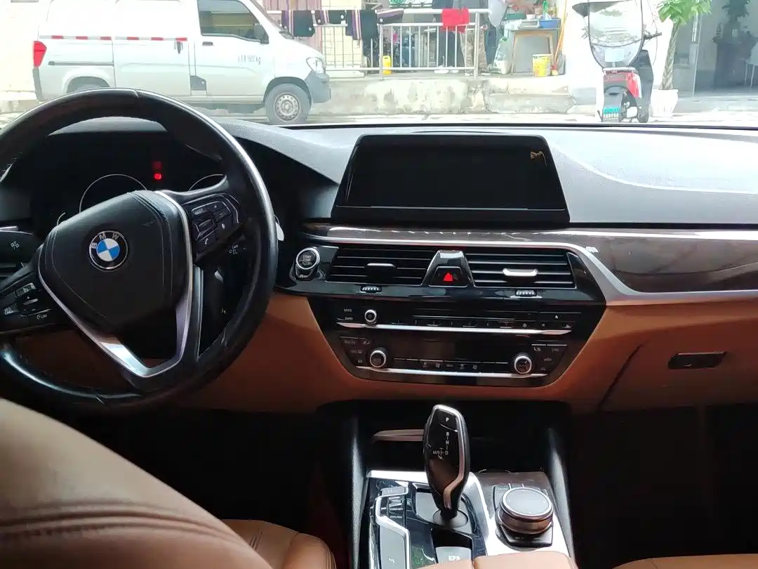 BMW 5 Series 2018 528Li Launch Special Edition фото 9