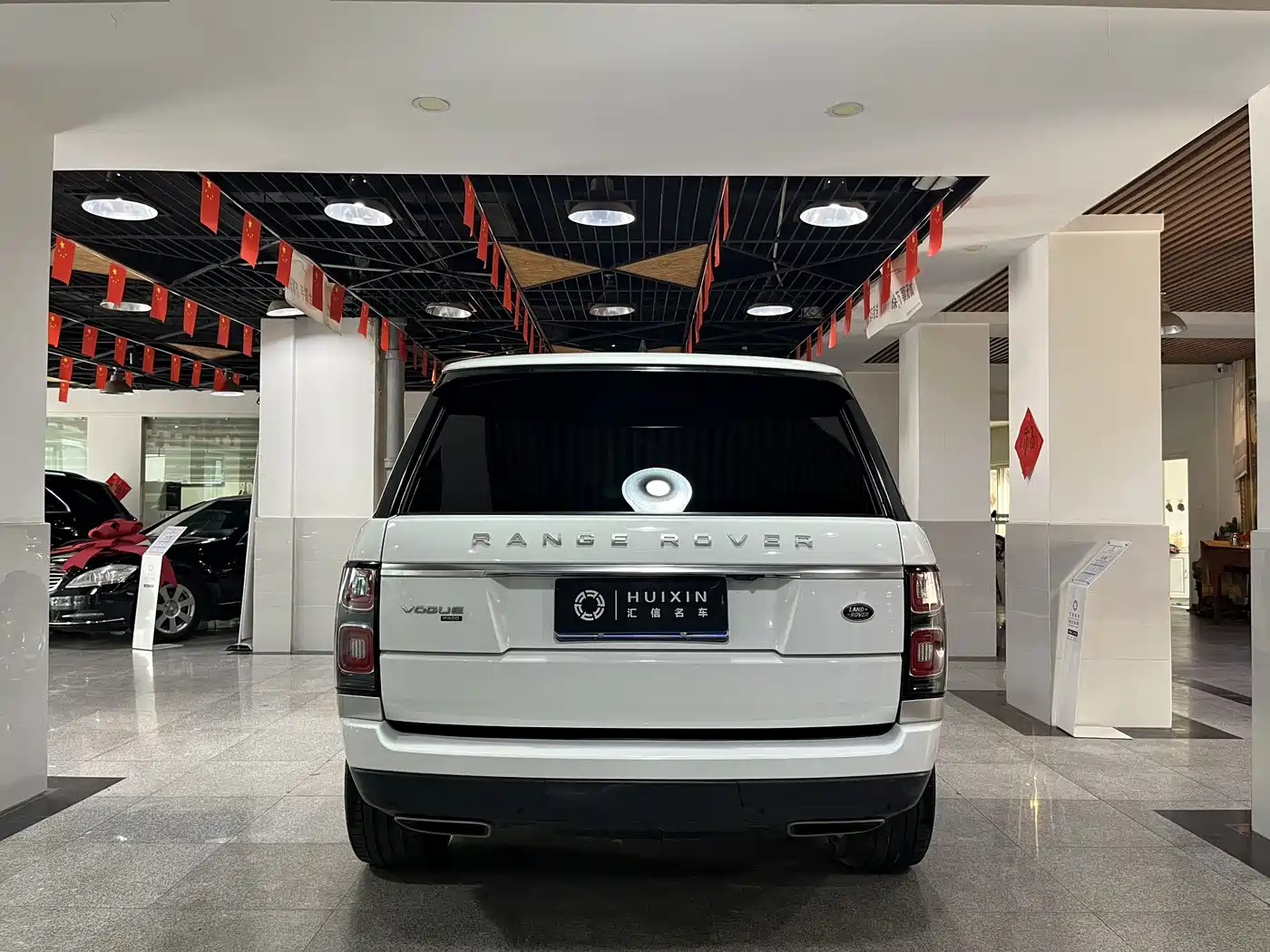 Land Rover Range Rover 2020 3.0 L6 Heritage Extended Edition фото 17