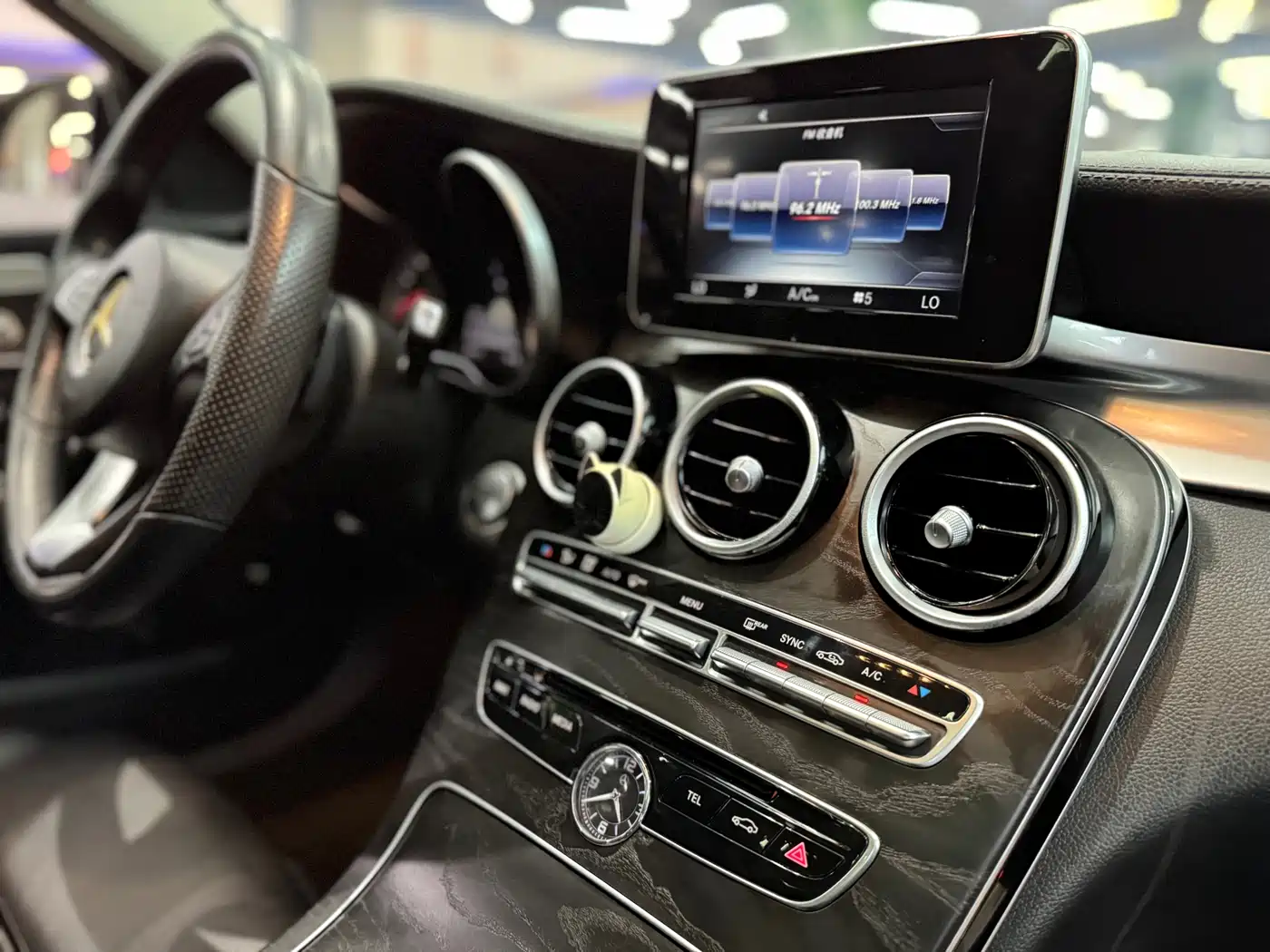 Mercedes-Benz C-Class 2015 Facelift C 200 L Sport фото 32