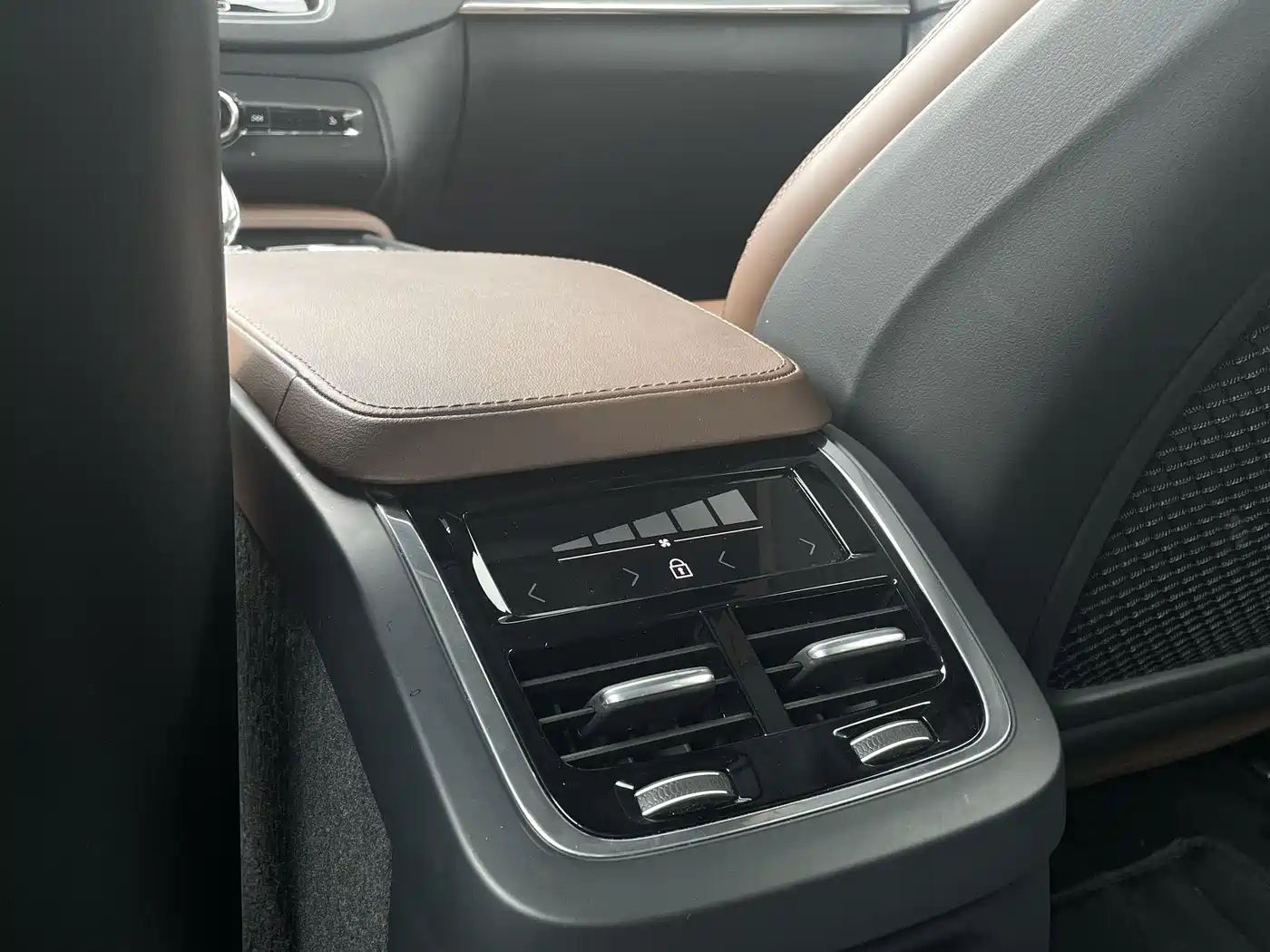 VOLVO XC90 PLUG IN HYBRID