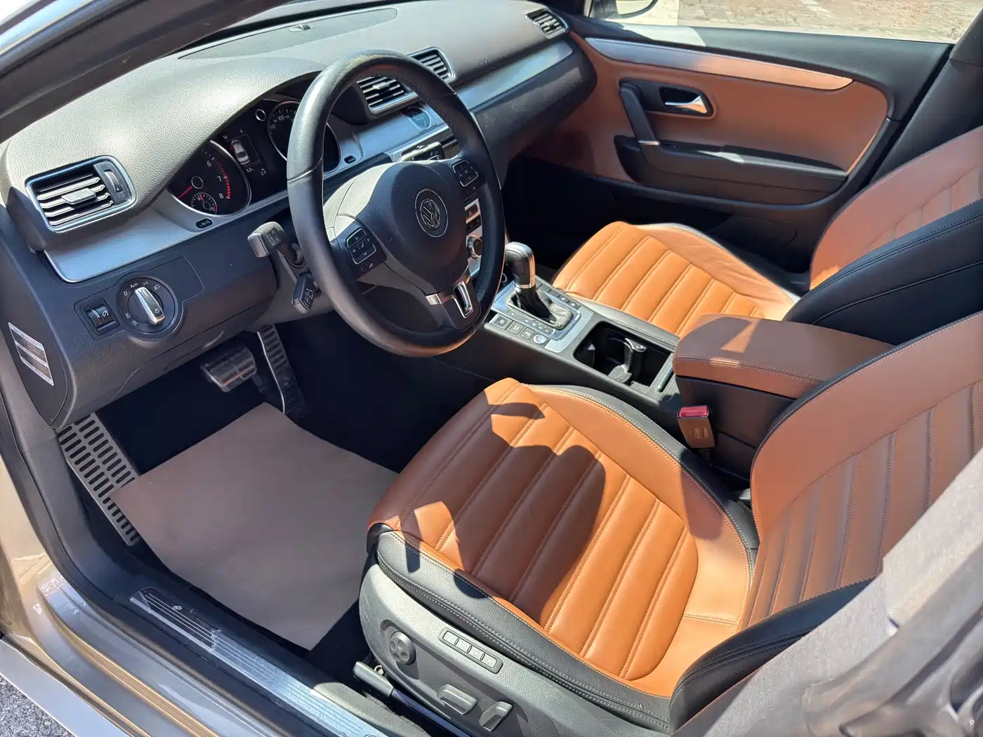 Volkswagen FAW-Volkswagen CC 2016 Model 1.8TSI Luxury фото 4