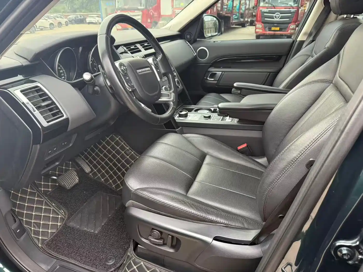 Land Rover Discovery 2017 3.0 SC V6 SE фото 8