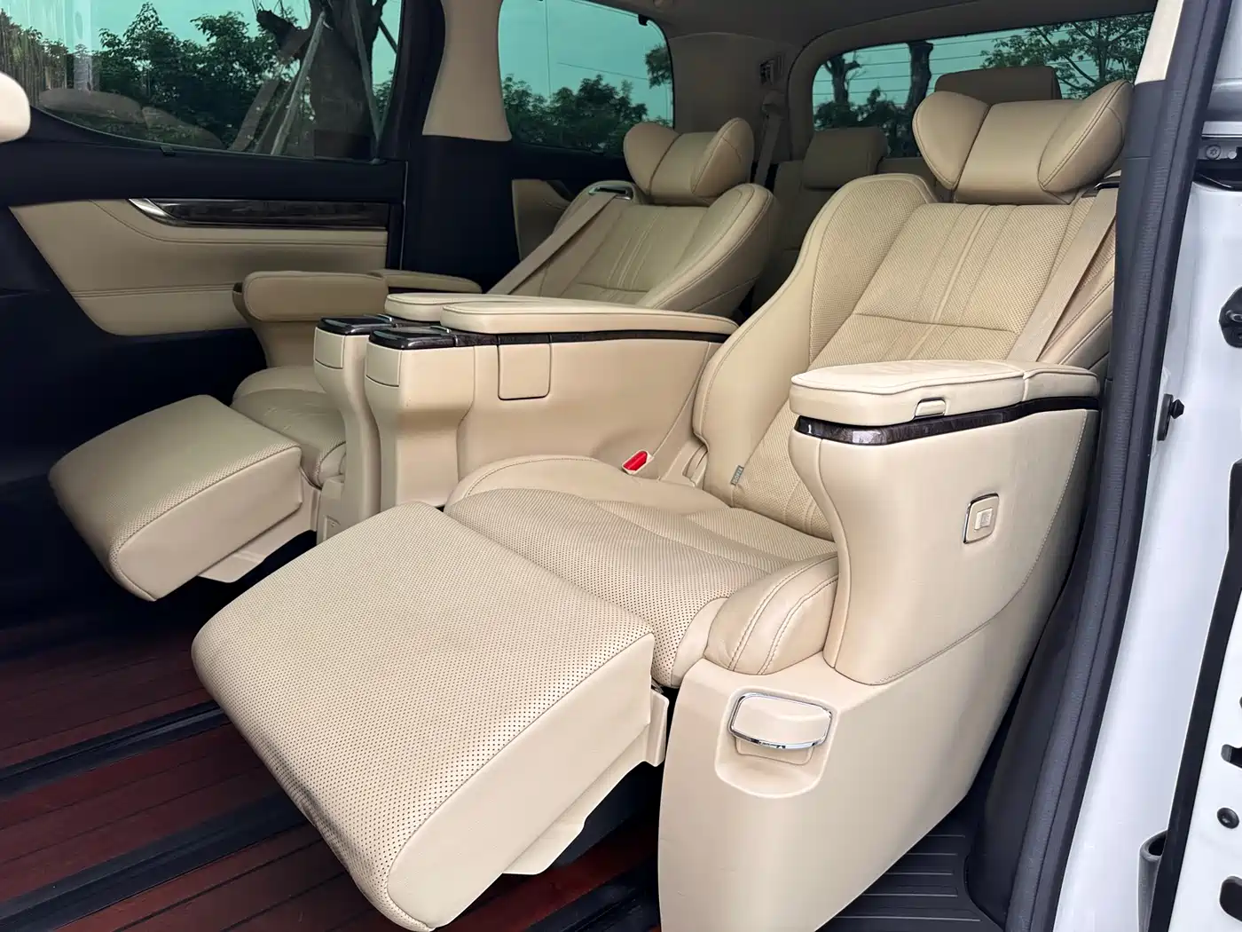 Toyota Alphard 2020 Hybrid 2.5L Premium Edition фото 17