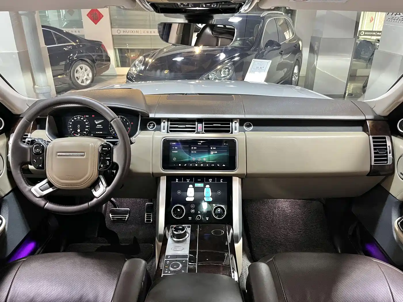 Land Rover Range Rover 2020 3.0 L6 Heritage Extended Edition фото 7