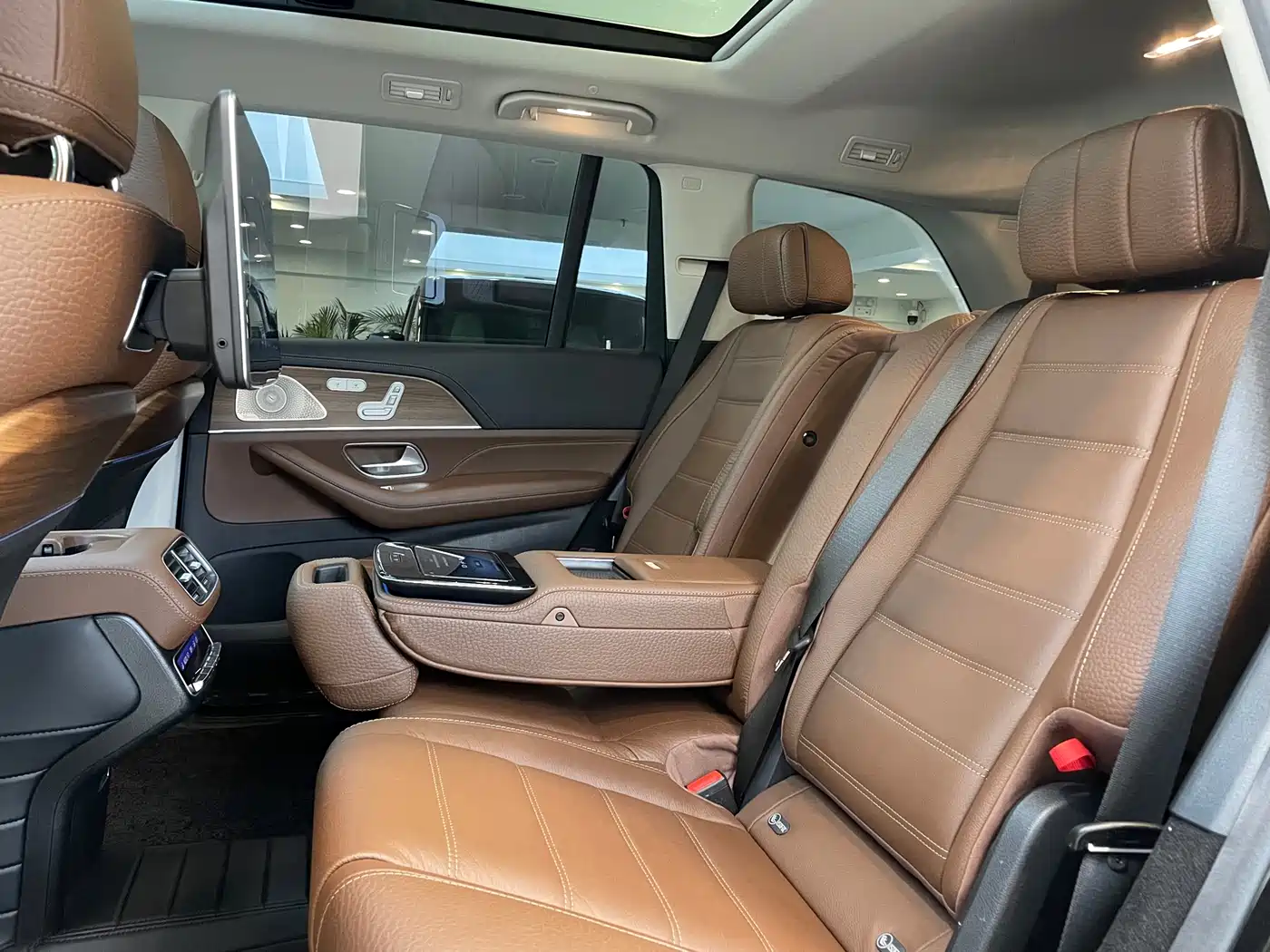 Mercedes-Benz GLS 2024 Model GLS 450 4MATIC Luxury фото 10