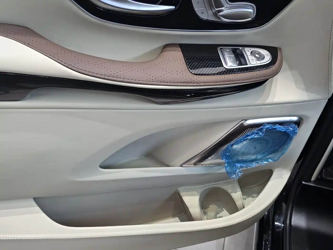 Mercedes-Benz V-Class 2024 V 300 L Long Wheelbase Luxury Edition фото 6