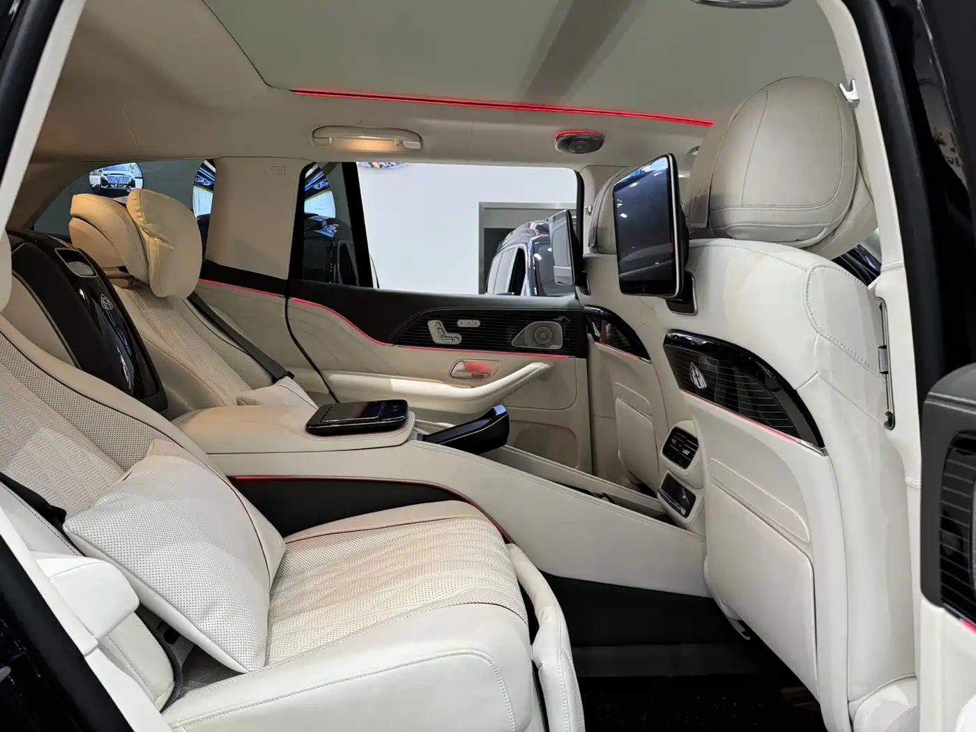 Mercedes-Benz GLS 2024 Model GLS 450 4MATIC Luxury фото 12