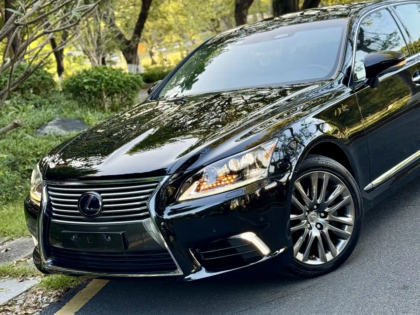 Lexus LS 2014 600hL фото 4