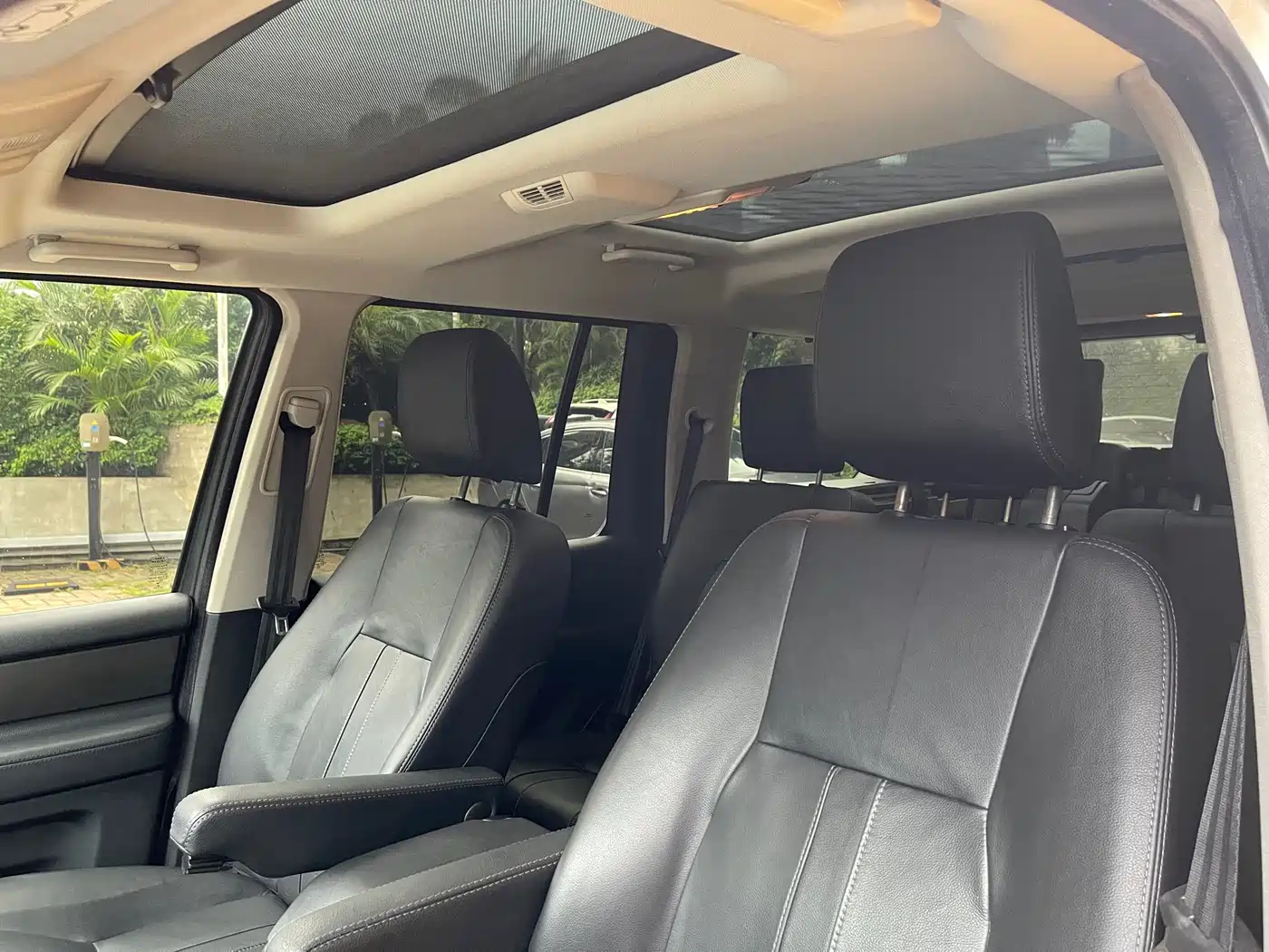 Land Rover Discovery 2014 3.0 SC V6 SE фото 12