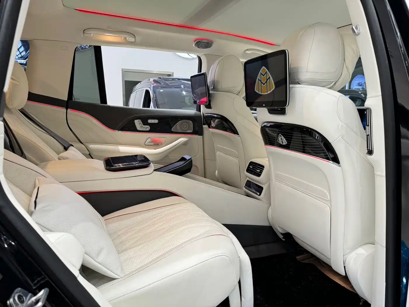 Mercedes-Benz GLS 2024 Model GLS 450 4MATIC Luxury фото 11