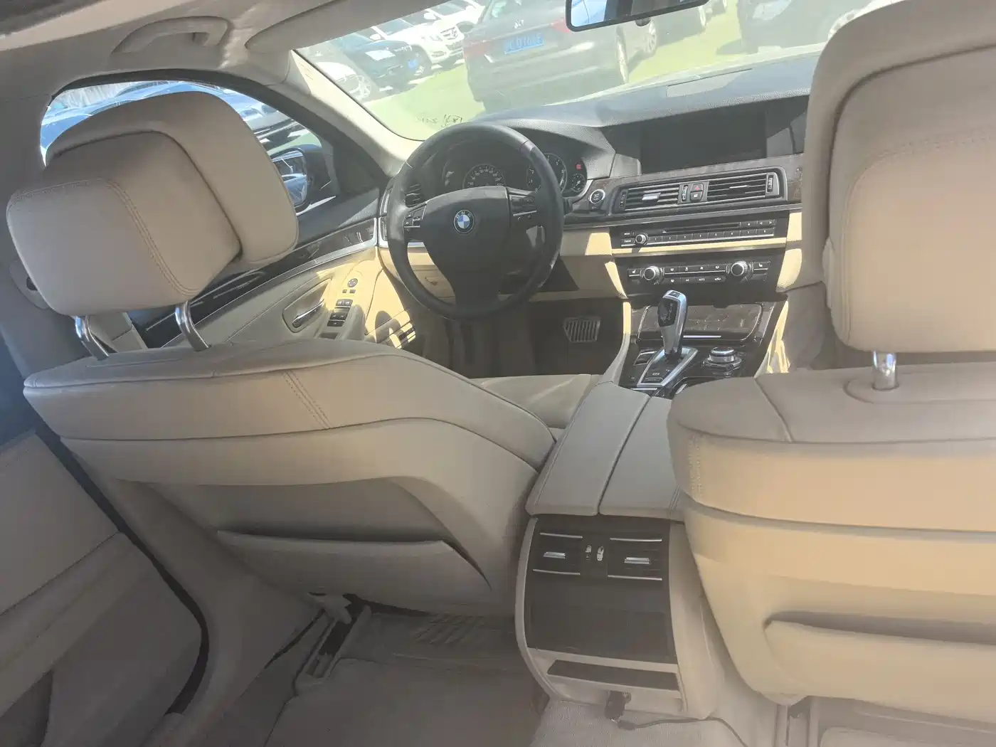 BMW 5 Series 2011 523Li Leading фото 12
