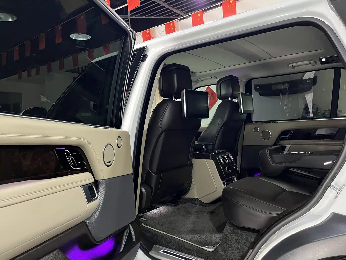 Land Rover Range Rover 2020 3.0 L6 Heritage Extended Edition фото 14