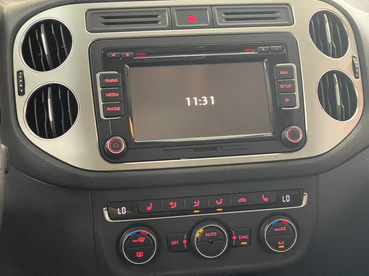 Volkswagen Tiguan 2015 2.0TSI Automatic 4WD Luxury фото 10