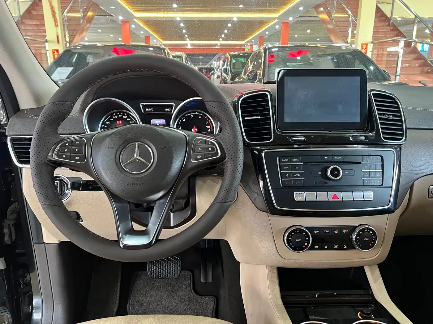 Mercedes-Benz GLE 2016 GLE 320 4MATIC Luxury фото 9