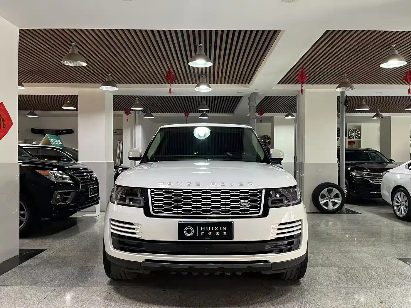 Land Rover Range Rover 2020 3.0 L6 Heritage Extended Edition фото 2