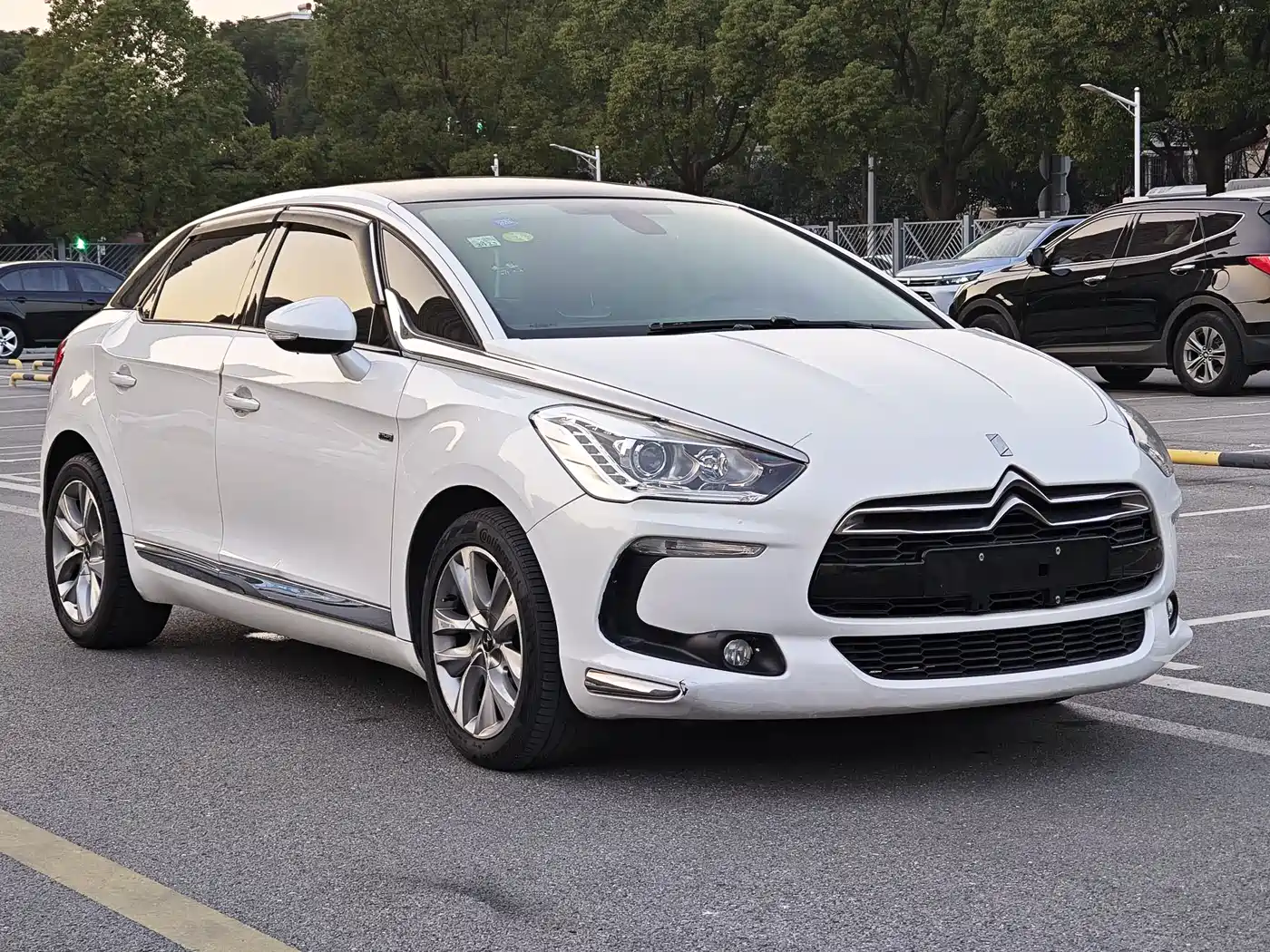 DS 5 2014 1.6T Luxury THP160 фото 3