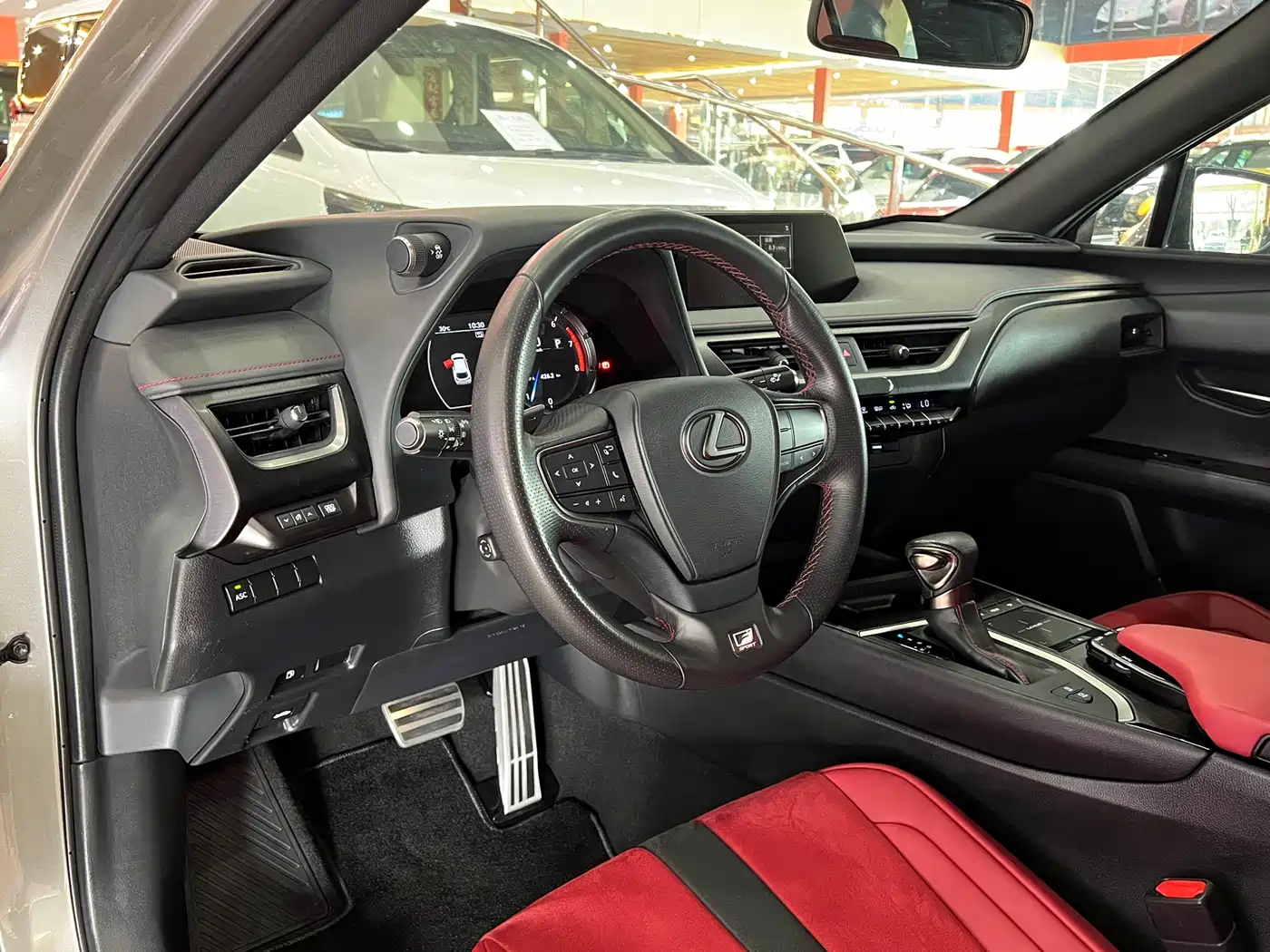 Lexus UX 2019 200 F SPORT Edition фото 7