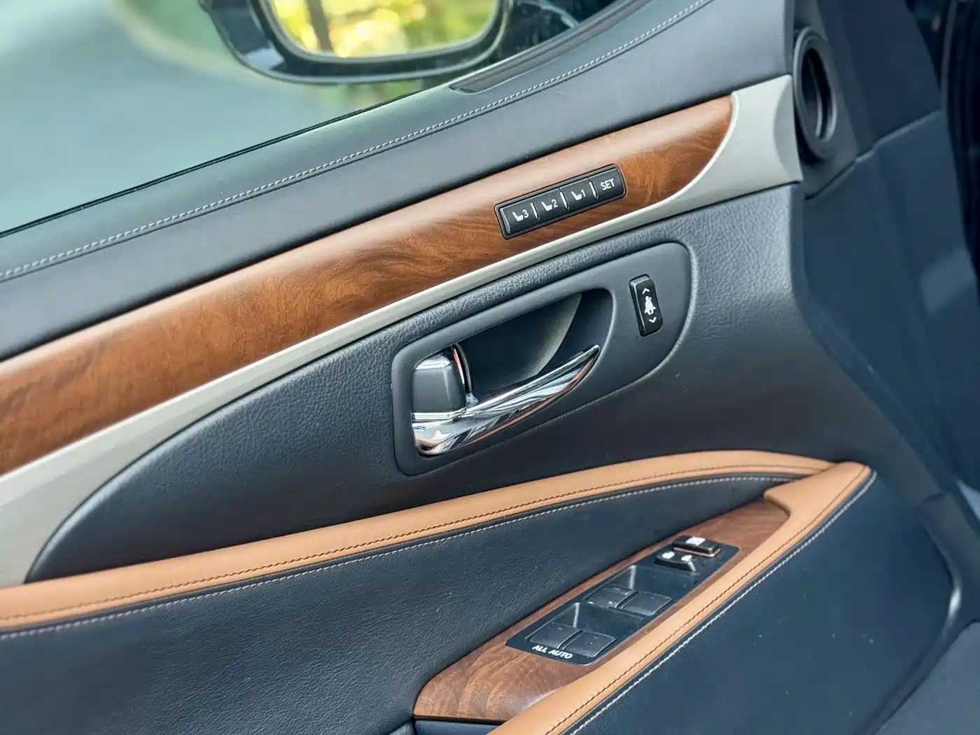 Lexus LS 2014 600hL фото 24