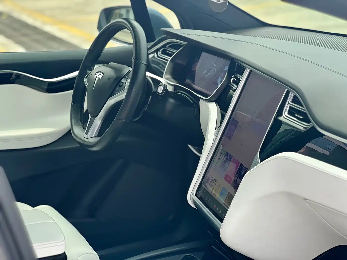 TESLA MODEL X