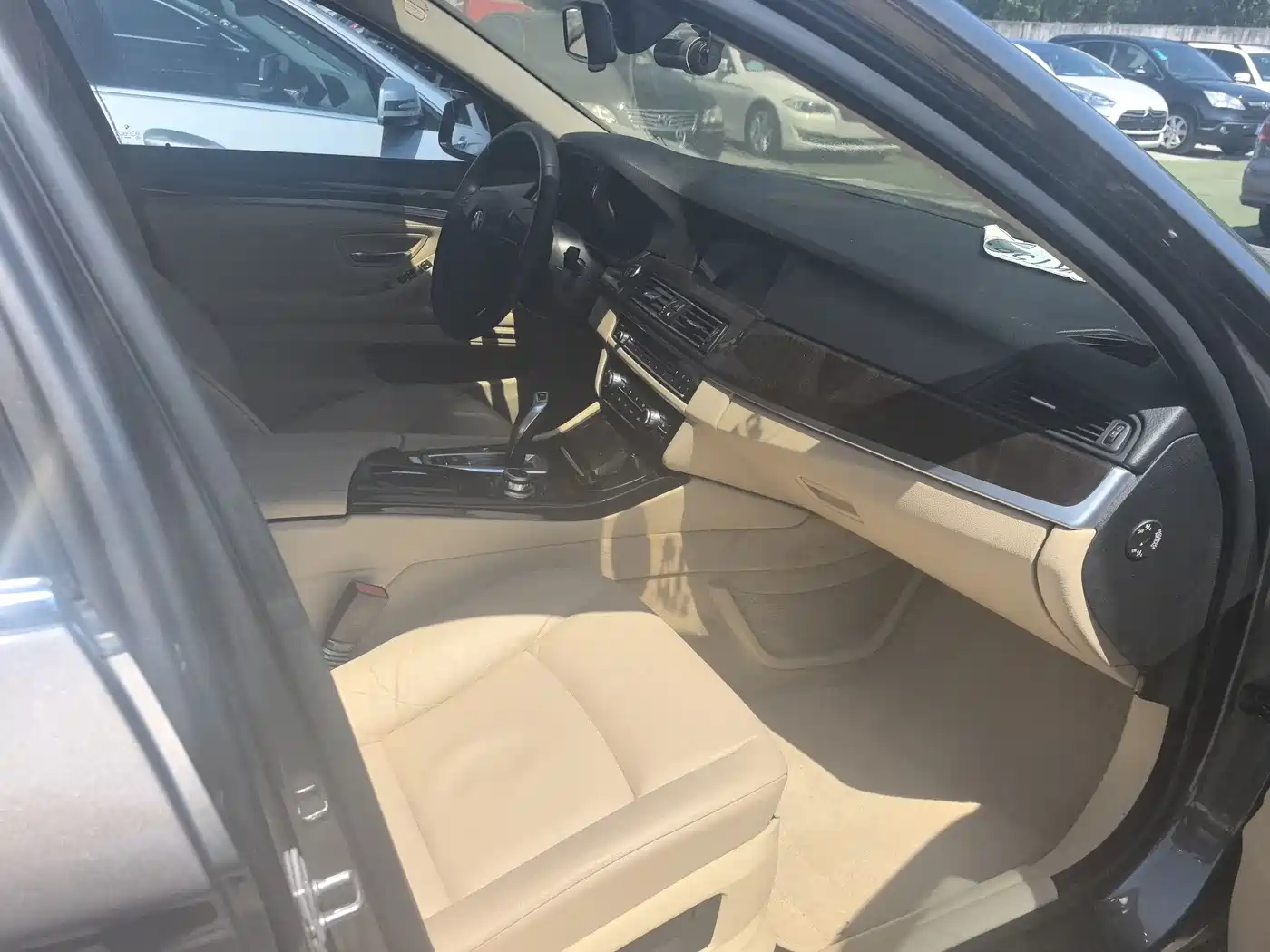 BMW 5 Series 2011 523Li Leading фото 13