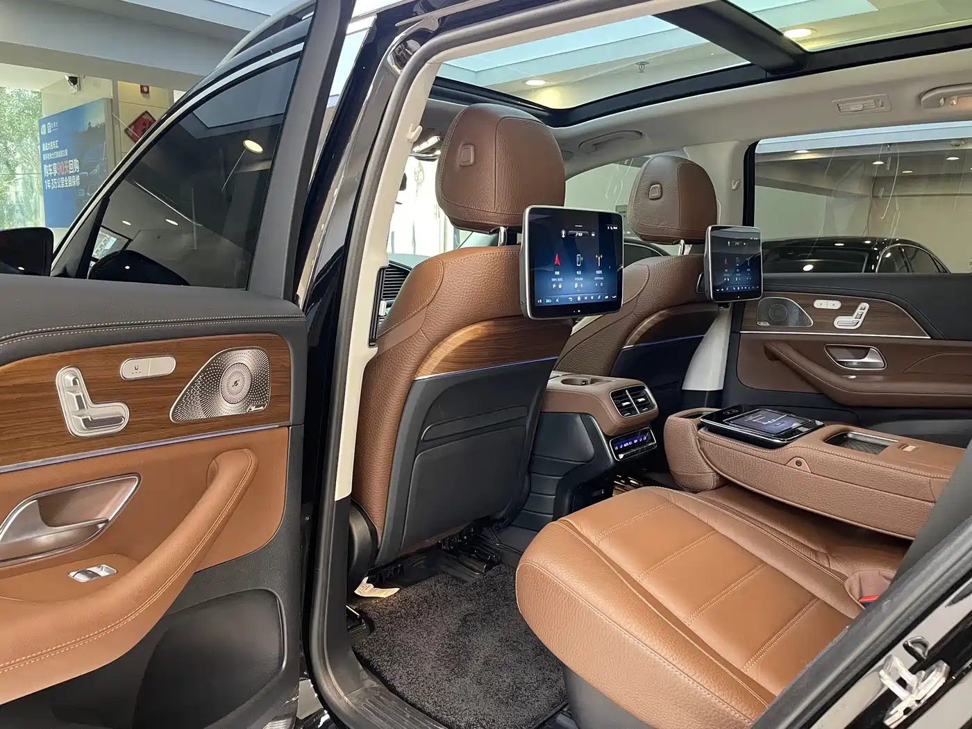 Mercedes-Benz GLS 2024 Model GLS 450 4MATIC Luxury фото 9