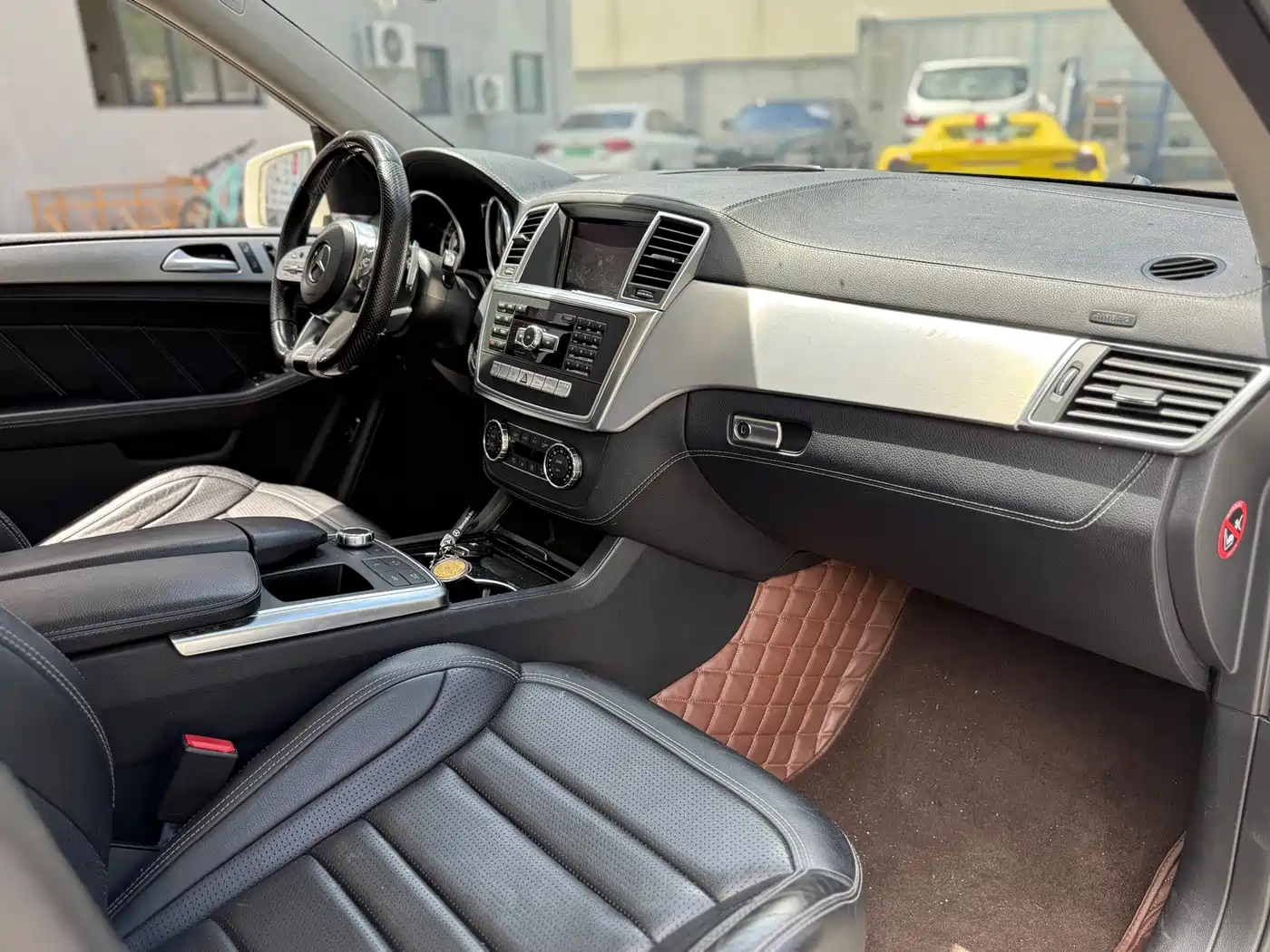 Mercedes-Benz M-Class AMG 2012 AMG ML 63 фото 5