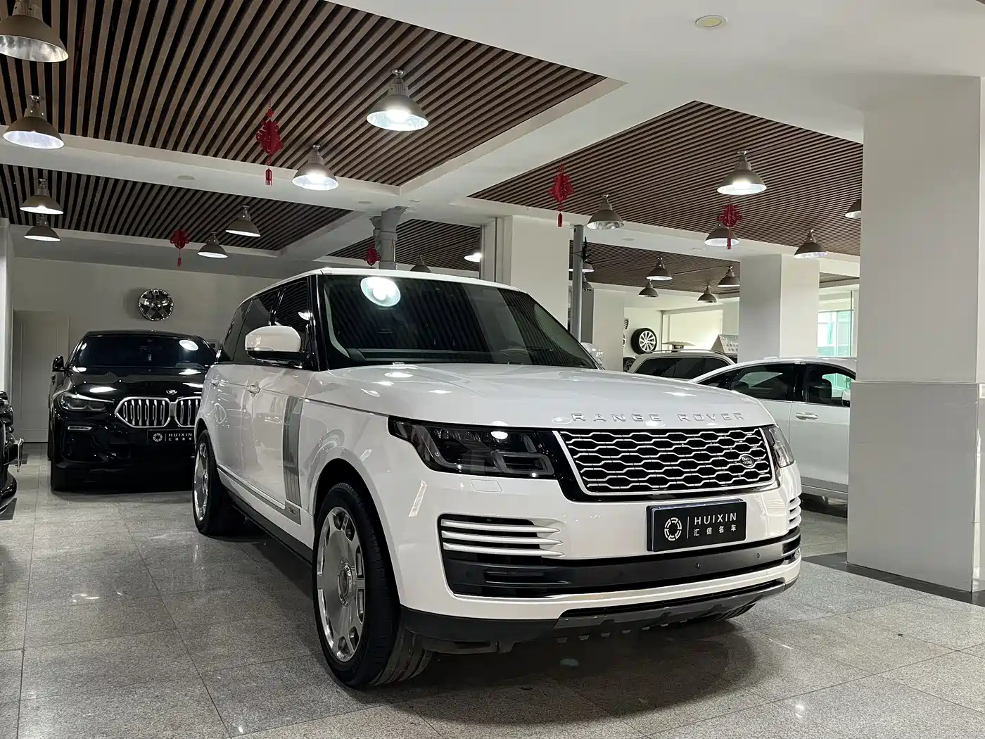 Land Rover Range Rover 2020 3.0 L6 Heritage Extended Edition фото 3